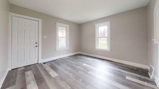 Building Photo - Lorain 2 Bedroom Single Family Home