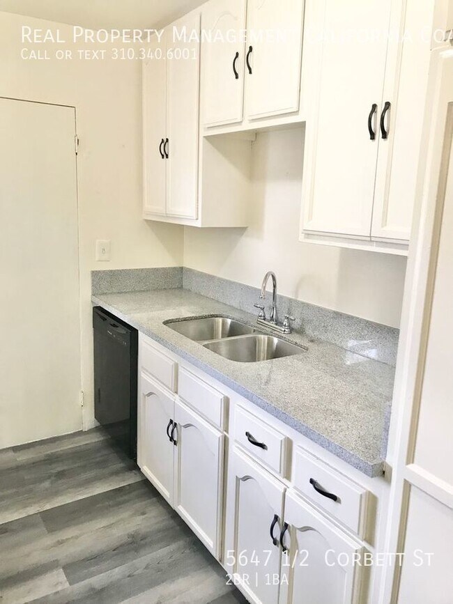Building Photo - Move In Special!!!   Refreshed Mid City Condo
