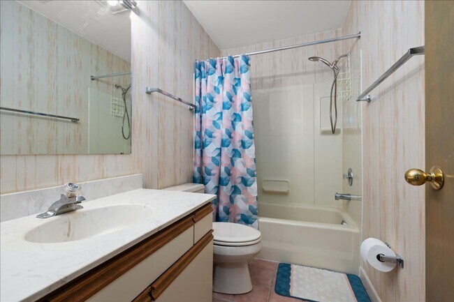 Building Photo - Yearly Rental: Convenient Location: 3-Bedroom, 2-Bath Condo in The Plantations, Lewes. $1,995/mon...