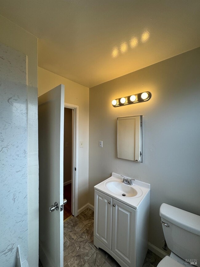 Building Photo - 133 Clay St