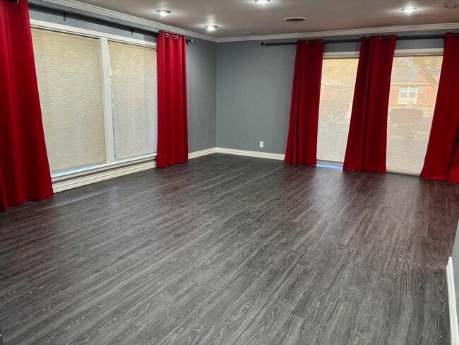 Building Photo - 2627 Bretton Rd