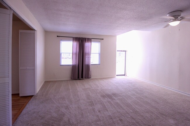 Building Photo - Charming Midtown Condo 2 Blocks From Brook...