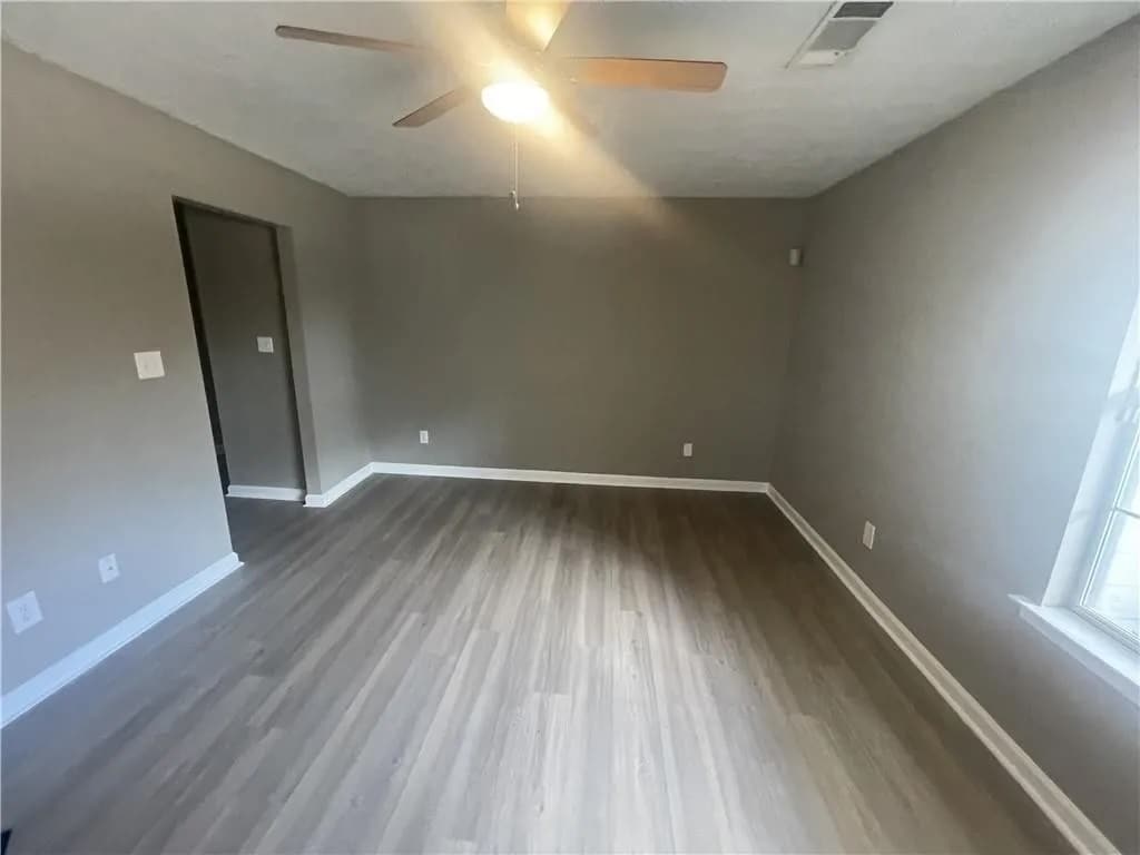Unit B - 5787 Summerglen Ln