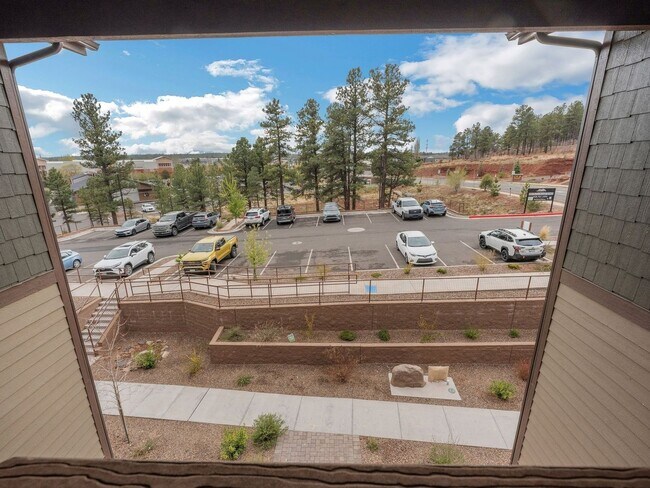 Building Photo - Charming 3BR Condo in Flagstaff
