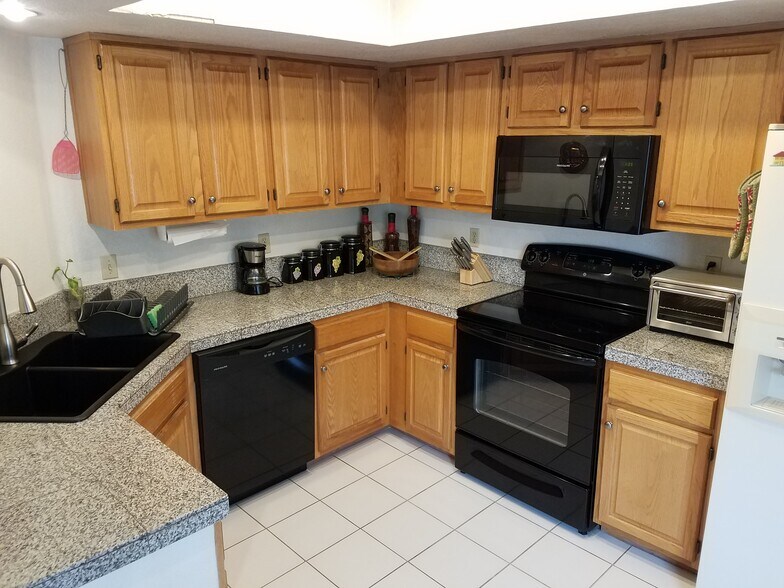 Building Photo - 9775 N 93rd Way