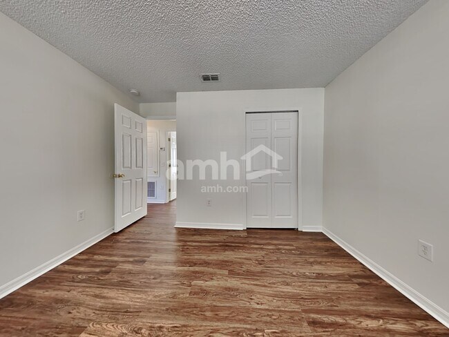 Building Photo - 7147 High Bluff Rd