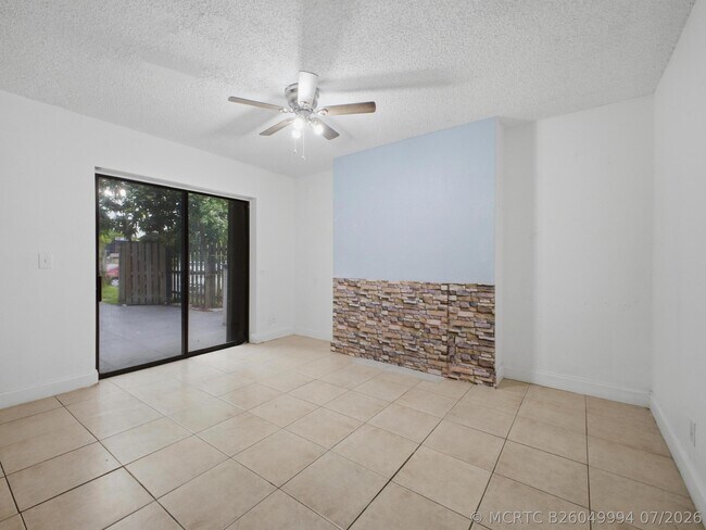 Building Photo - 105 Woodland Rd