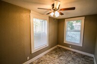 Building Photo - Amazing Home Near Downtown