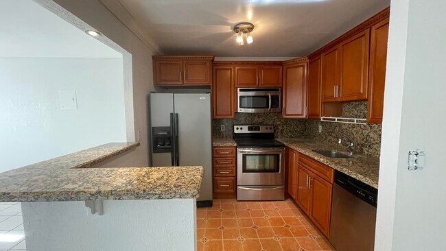 Building Photo - 166 Valencia Dr