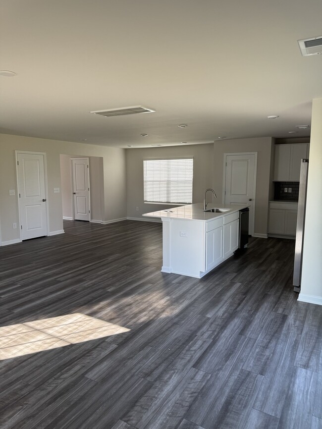 Building Photo - 73 Parkwood Ct