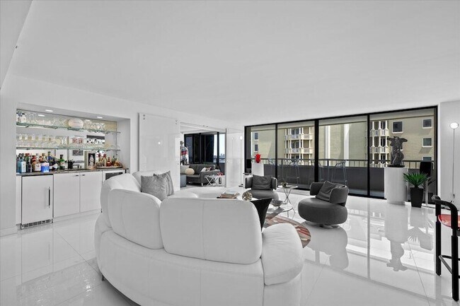 Building Photo - 5280 N Ocean Dr