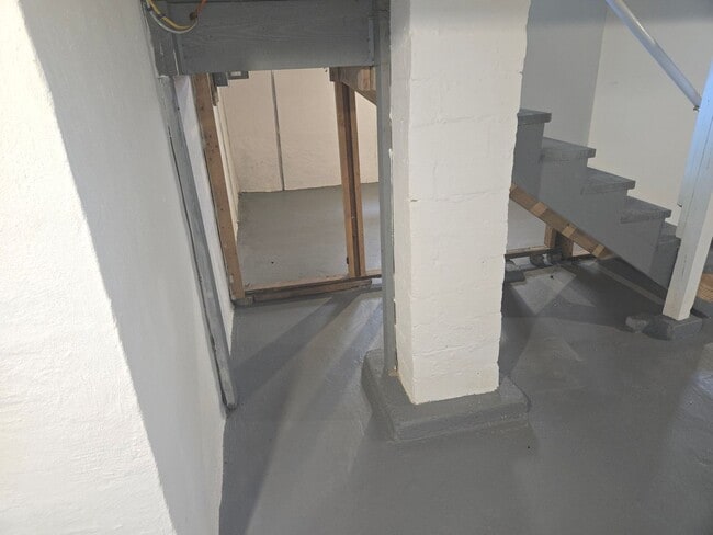 Building Photo - 3 Bedroom 1 Bathroom Single Family Cape Co...