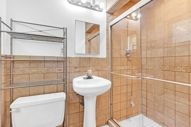 Building Photo - Newly Renovated 3 bed 2 bath in Memphis, TN