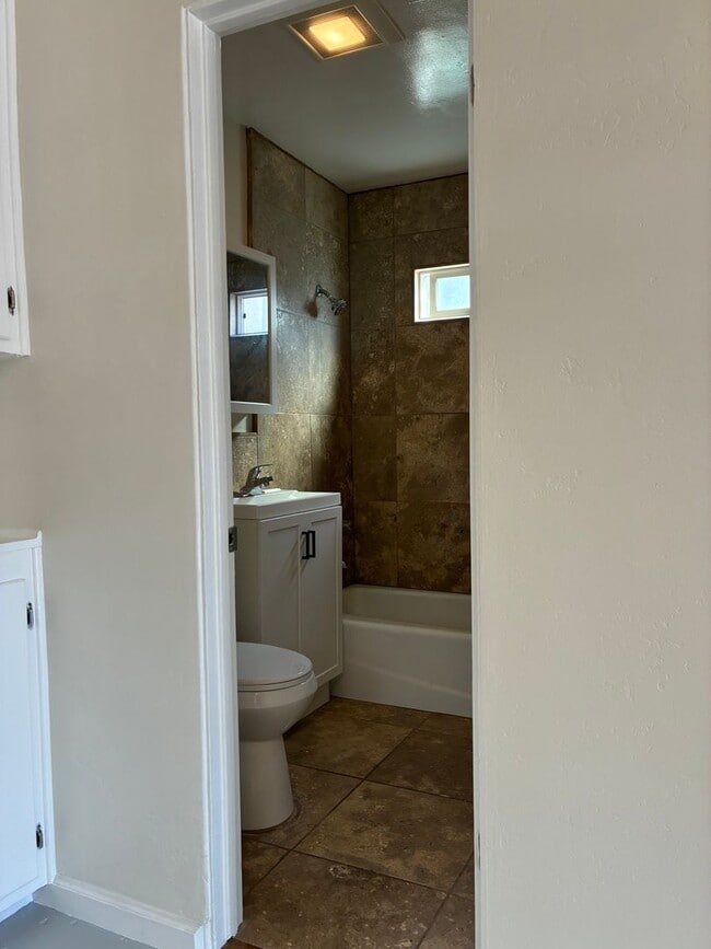 Building Photo - Live at the Beach 300 ft from Ocean in OB! 1 Bed 1 Bath w/Parking