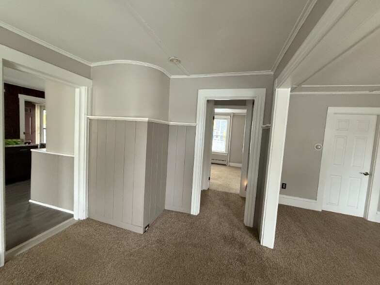 Building Photo - 71 Keeley St