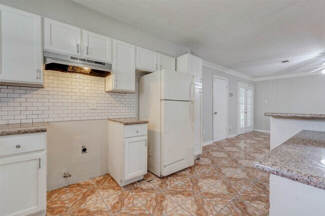 Building Photo - 6751 Richwood Rd
