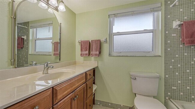 Building Photo - 7405 W Country Club Dr N