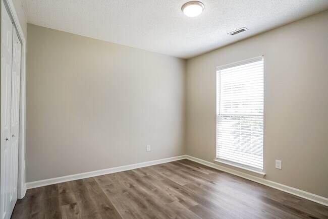 Building Photo - 204 Yellow Jasmine Path