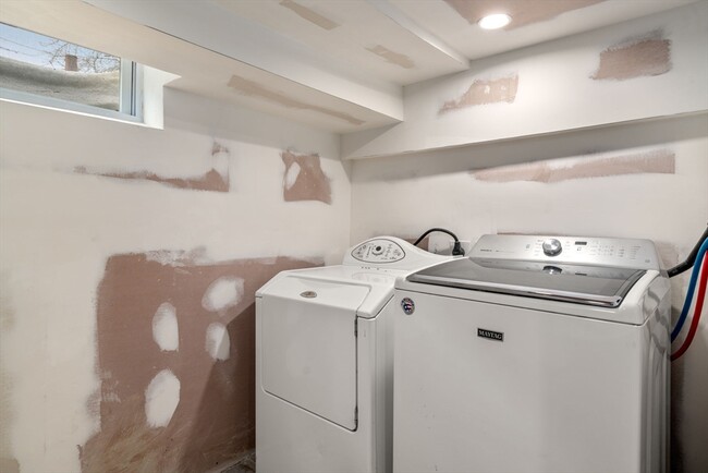 Building Photo - 133 Nichols St