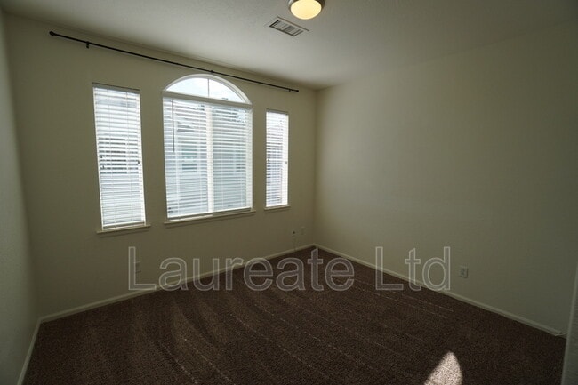 Building Photo - 194 Whitehaven Cir