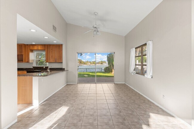 Building Photo - Waterfront 3 Bedroom in Yacht Club Estates