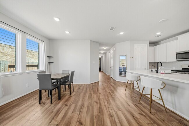 Building Photo - 2420 Solaris Bnd Dr