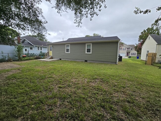 Building Photo - 2908 Vimy Ridge Ave