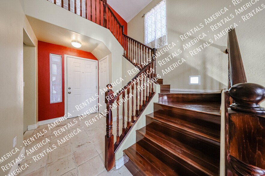 Building Photo - 2127 E Nighthawk Wy