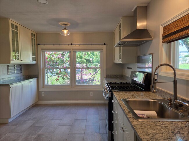 Building Photo - Historic Folsom 2 Bdrm, 1 Bath