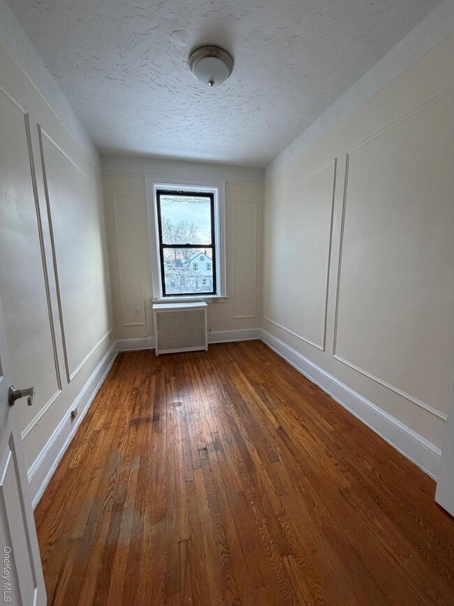 Building Photo - 810 Jericho Tpke