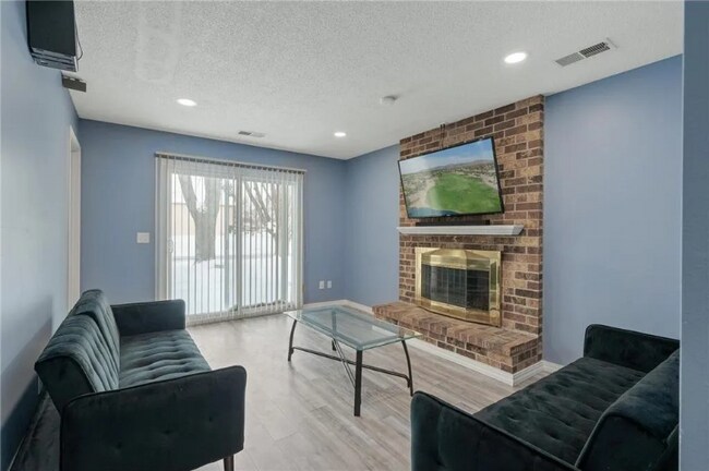 Building Photo - 9486 Kingsview Ln N