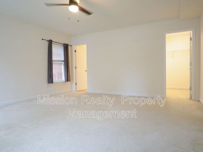 Building Photo - 1721 W Cary St