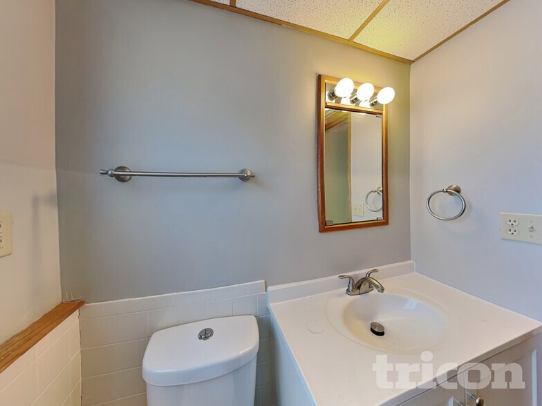 Building Photo - 11051 Quebec Ave N