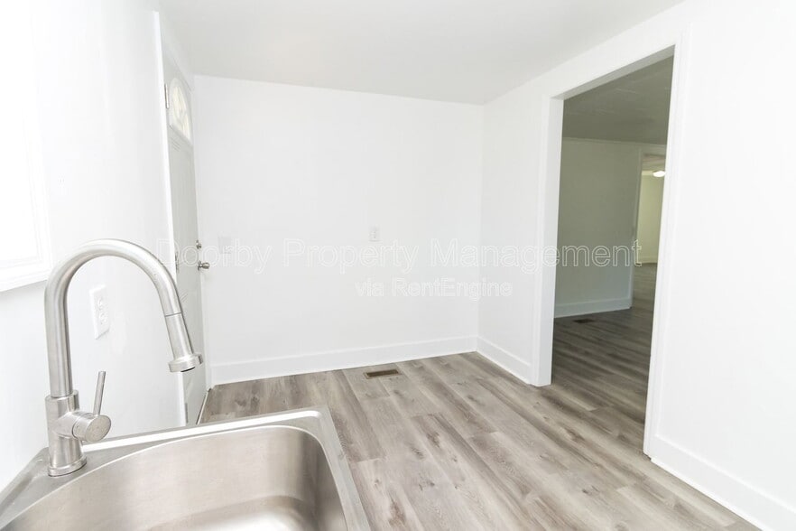 Building Photo - 108 Suggs St