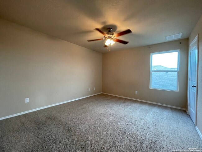 Building Photo - 6207 Golden Valley Dr