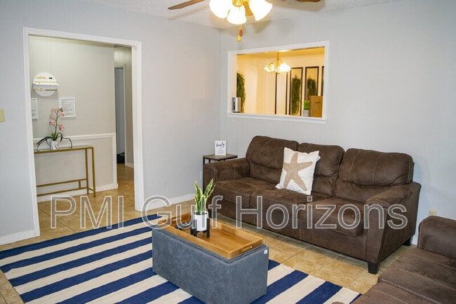 Building Photo - 738 Carondelay Dr