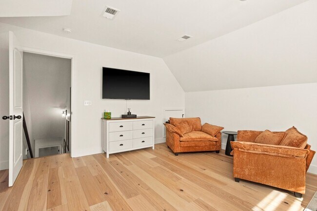 Building Photo - 221 Waldron View Dr