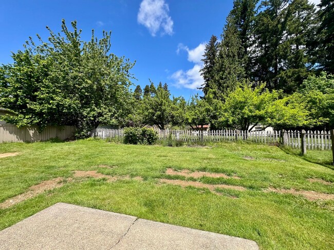 Building Photo - (#738) Duplex Near Squaxin Park - Water/Se...