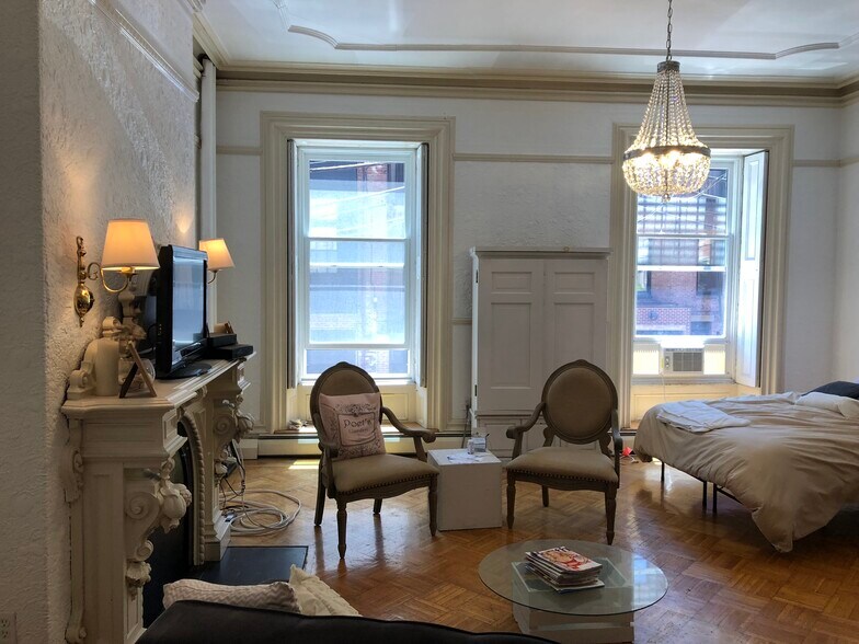 Building Photo - 137 Beacon St