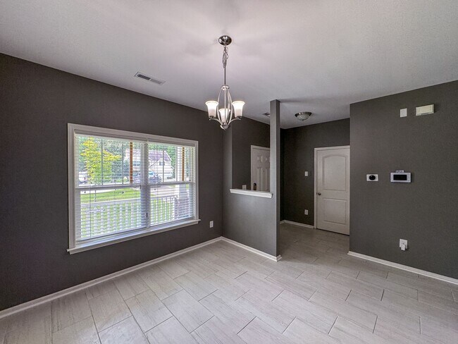 Building Photo - Gorgeous 3 Bed 2.5 Bath Plus Loft Home on ...
