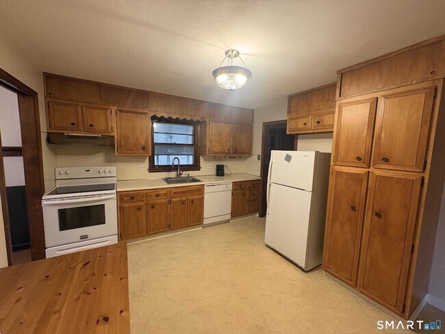 Building Photo - 16 Raymond Rd