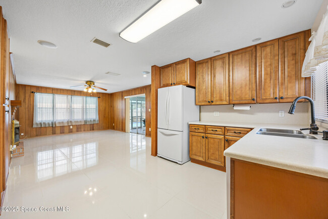 Building Photo - 382 Chester Dr