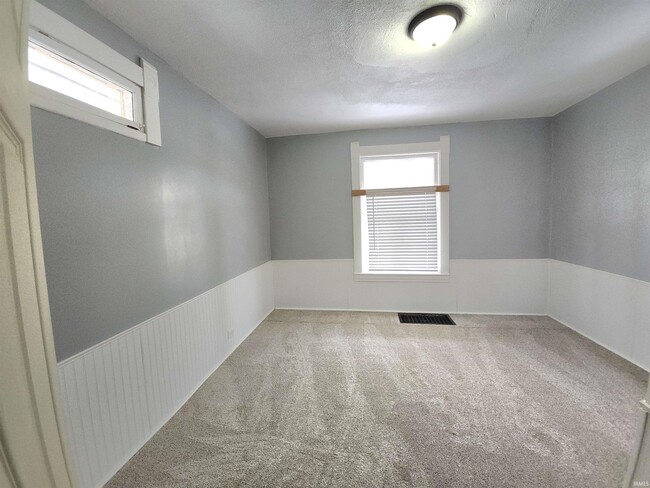 Building Photo - 1302 N Lafountain St