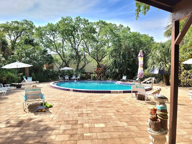 Building Photo - 8751 Live Oak Ct