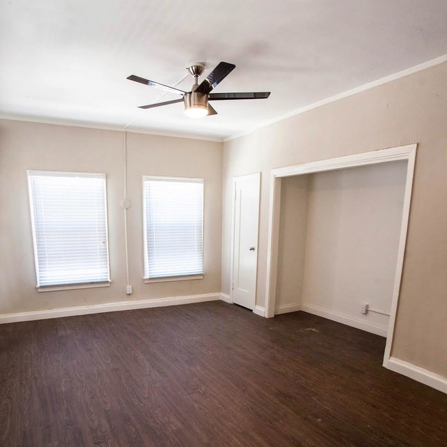 Building Photo - Guntharp Apts...Newly Remodeled Gorgeous A...