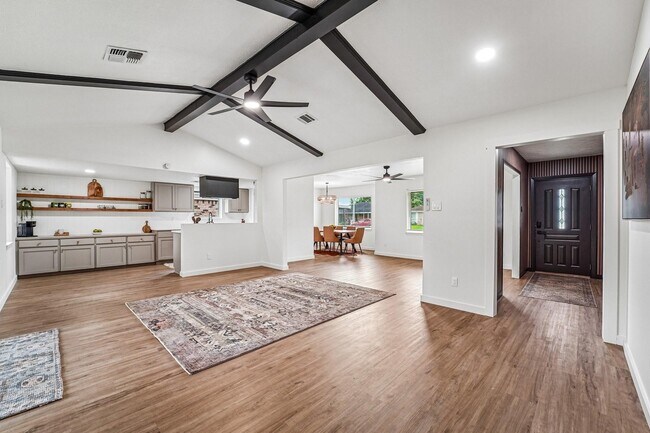 Building Photo - 2801 Coy Dr