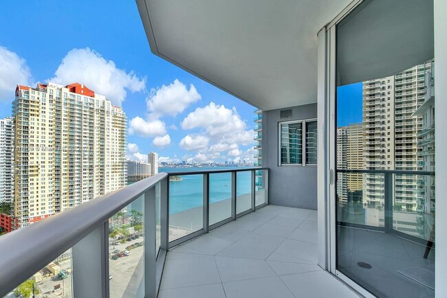 Building Photo - 1300 Brickell Bay Dr