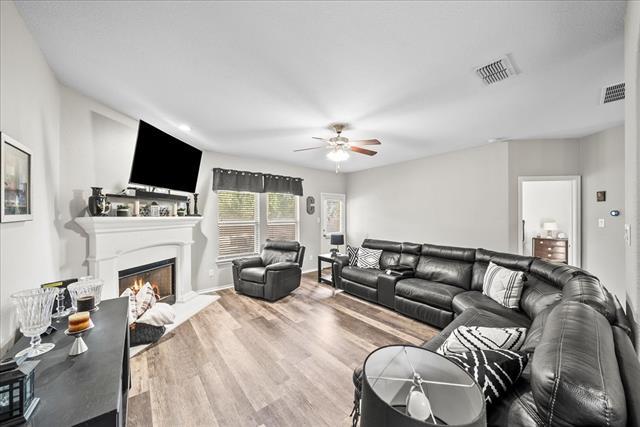 Building Photo - 2412 Lighthouse Dr