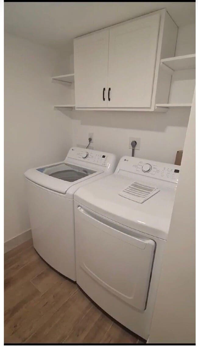 Building Photo - 1965 SW Silver Pine Way