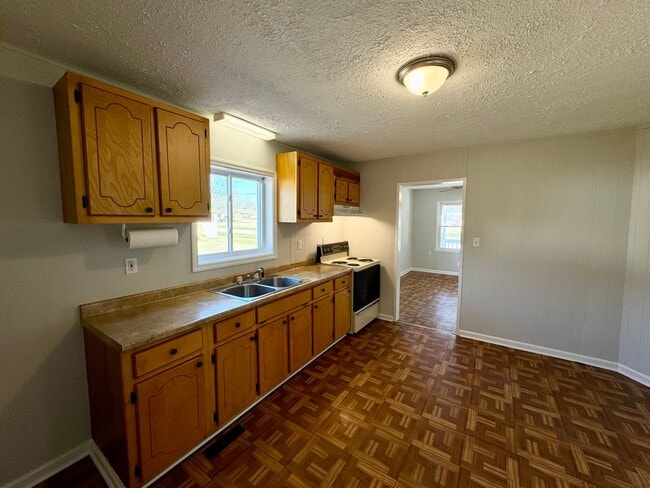 Building Photo - Lovely 2 Bedroom Rancher… Waiting for You ...